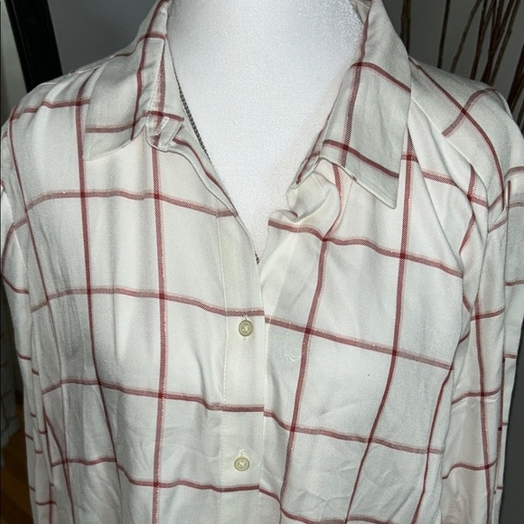 Loft Classic White and Red Checkered women’s - Picture 2 of 5